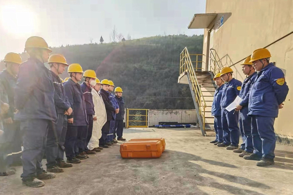 1612774463698996.jpg 領導作總結.jpg