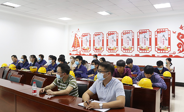 1630139767715562.jpg 培訓現場職工們認真的學習.jpg